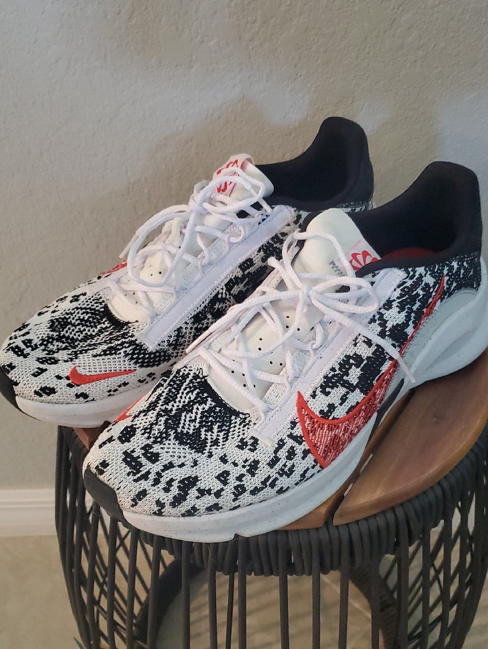 Nike White and Black Knit Sneakers with Red Swoosh